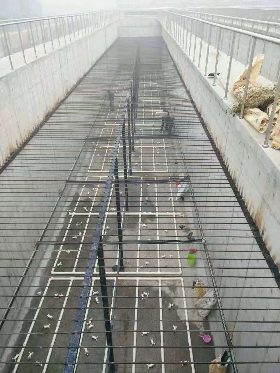 曝氣器管路布置現(xiàn)場(chǎng)